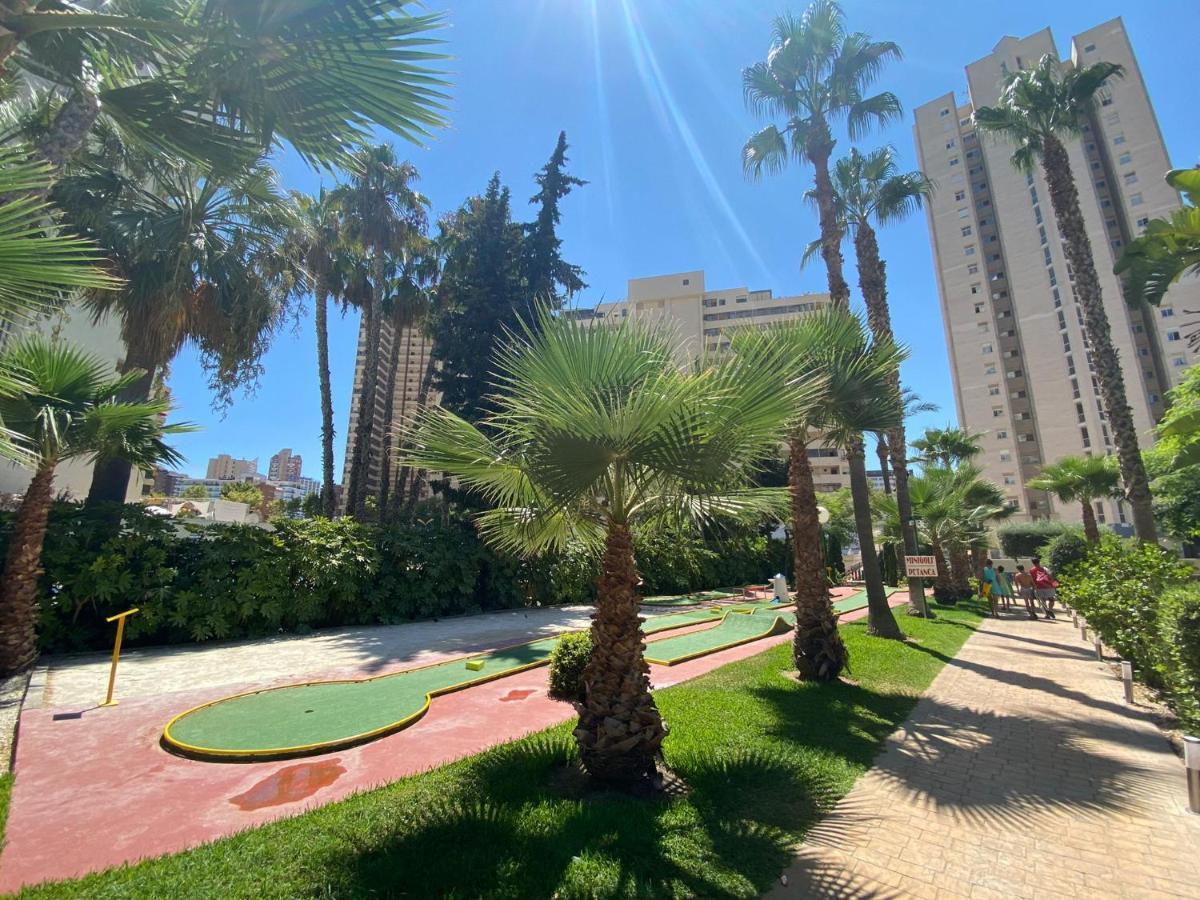 Gemelos 22-2-24 Benidorm Buitenkant foto