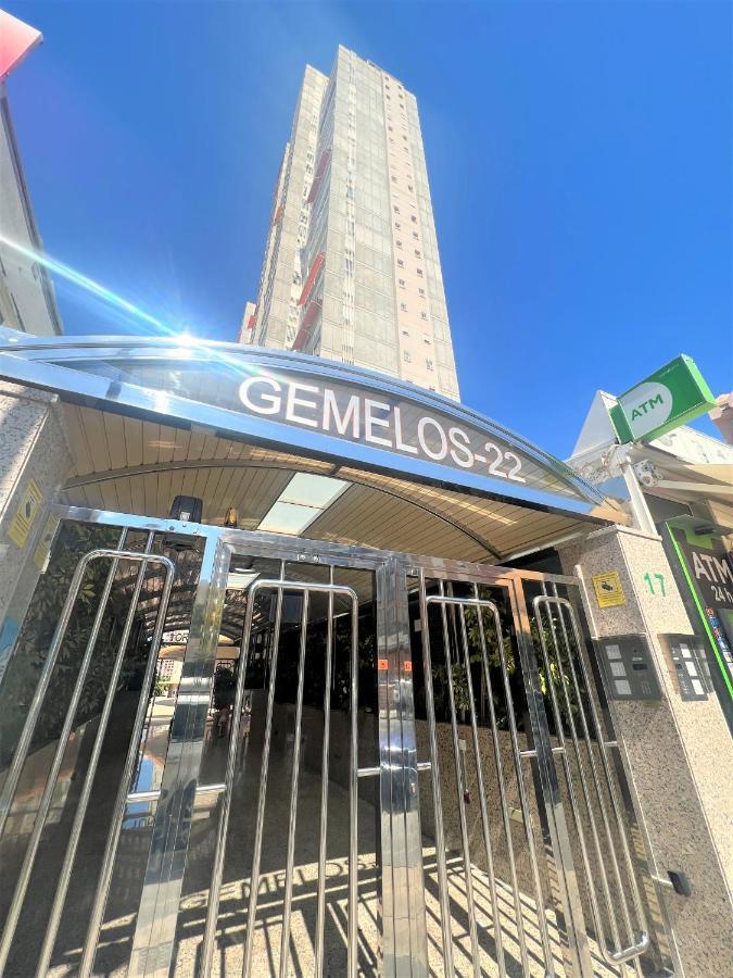 Gemelos 22-2-24 Benidorm Buitenkant foto